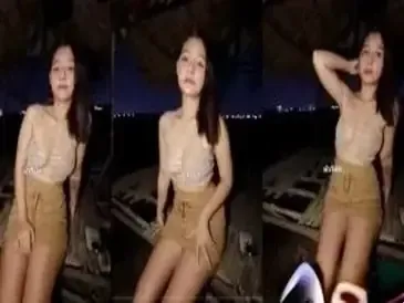 Cewek Cantik Diajak Ngewe di Gubuk Sawah Liar Viral
