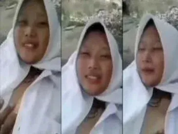 Ngewe Gadis SMA di Batu Sungai Jembut Lebat Becek Banjir